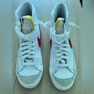 Nike mid blazer 77 women’s size 8